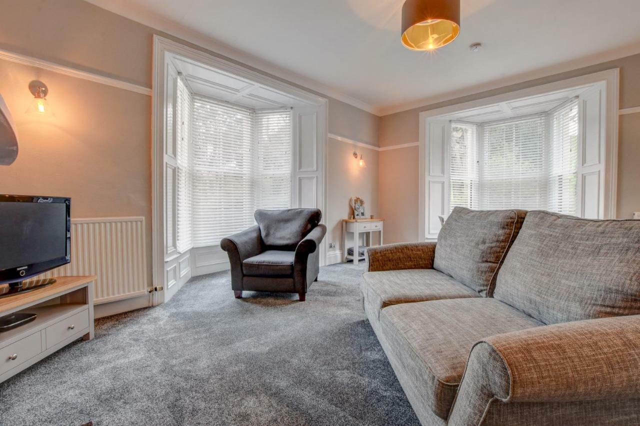 Central Park Place Уитби Екстериор снимка