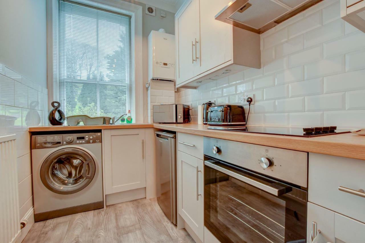 Central Park Place Уитби Екстериор снимка
